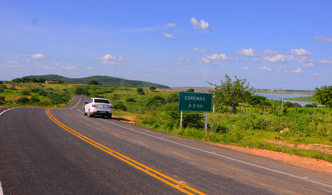 Ricardo inaugura estrada e beneficia mais de 32 mil do Vale do Piancó
