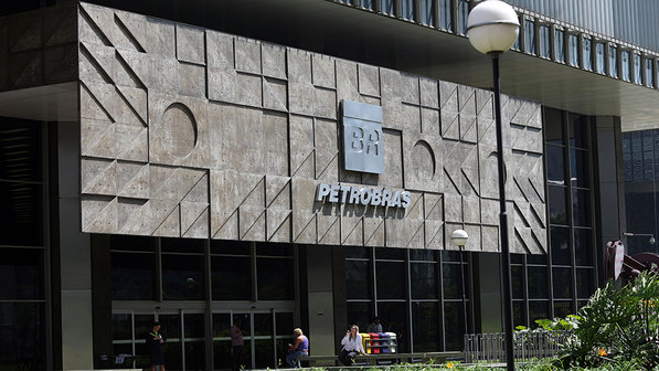 Reunião de conselho da Petrobrás tem divergências sobre afilhado de Renan