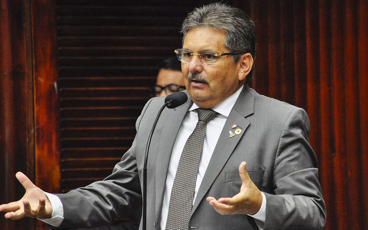 Adriano Galdino anuncia que uso racional da água vai pautar debate na Assembleia Legislativa