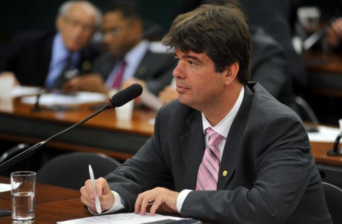 RUY CARNEIRO: “Podemos ter candidatura própria mas não descarto o PSDB ao lado do PT ou PMDB”