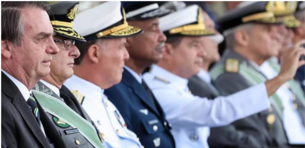 Comandantes do Exército, Marinha e Aeronáutica discutem renúncia coletiva do governo após demissão de Fernando Azevedo