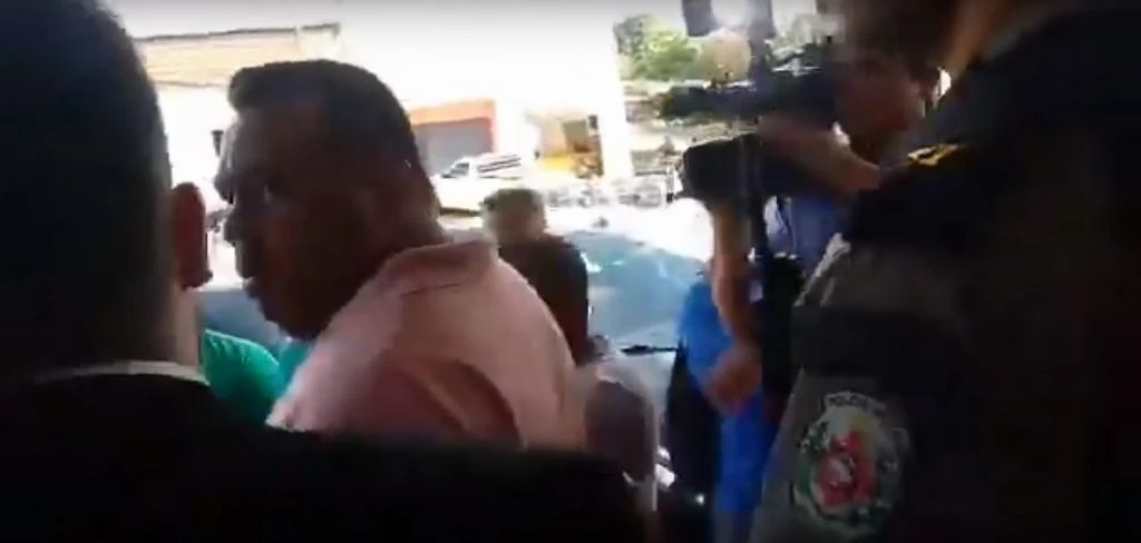 Ex-presidiário e vereadores invadem restaurante do Tá Na Mesa e deixa população carente de Conde se alimentação