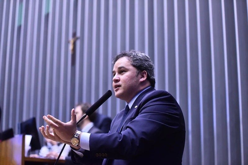 Efraim Filho consolida apoios de mais dois prefeitos