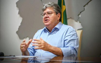 João Azevêdo acusa adversários de tentar ‘tumultuar’ relação com policiais militares