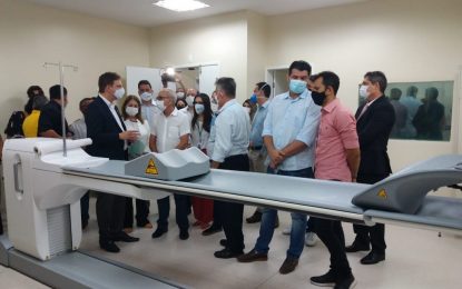 Hospital Napoleão Laureano celebra a realização do exame de PET-Scan.