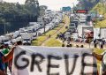 Líder de caminhoneiros diz que Brasil tem que parar contra aumento de 25% da Petrobras