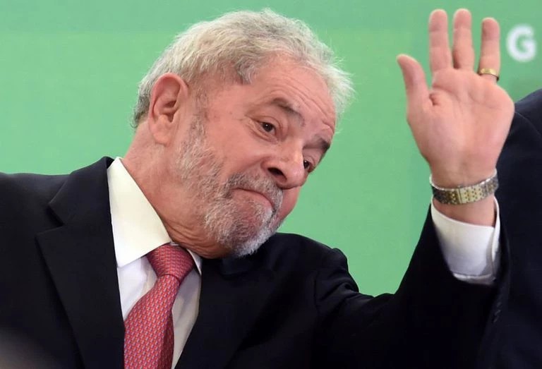 Pesquisa mostra diferença de 14 pontos entre Lula e Bolsonaro