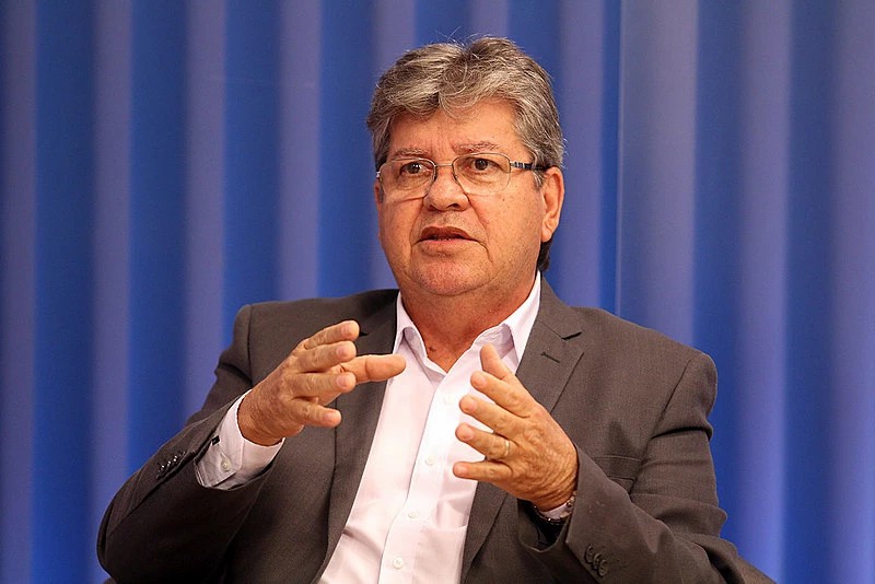Governador João Azevêdo é o único a crescer na pesquisa Datavox.