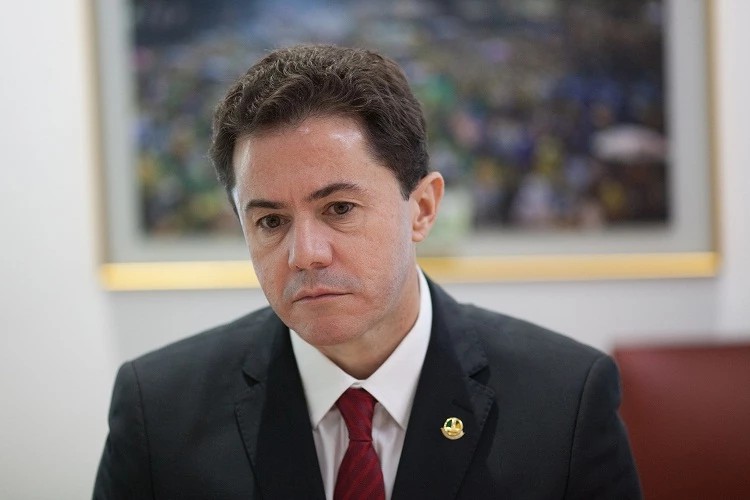 Desesperado, Veneziano quer impedir João Azevedo de usar a imagem de Lula
