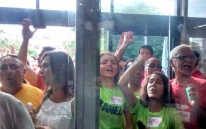 Manifestantes fazem protesto durante visita de Eduardo Cunha a Natal, mas o debate houve