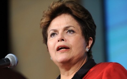 Terceirização deve ser discutida com equilíbrio, diz Dilma