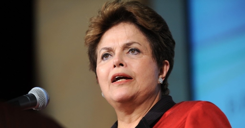 Terceirização deve ser discutida com equilíbrio, diz Dilma