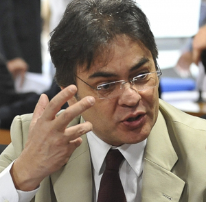 Senador Cássio, Líder do PSDB, afirma que pedido de impeachment de Dilma deve ser feito em maio