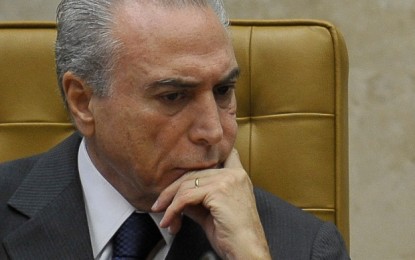 Temer diz que é candidato à presidência, mas volta atrás via Twitter