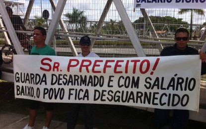 Em greve: Guardas municipais de João Pessoa acampam em frente ao Centro Administrativo