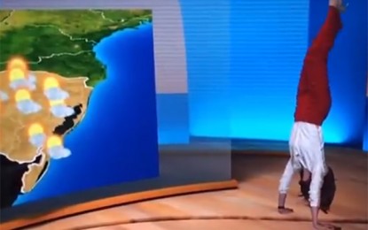 Veja Vídeo- Jornalista ‘planta bananeira’ após pedir demissão da Globo