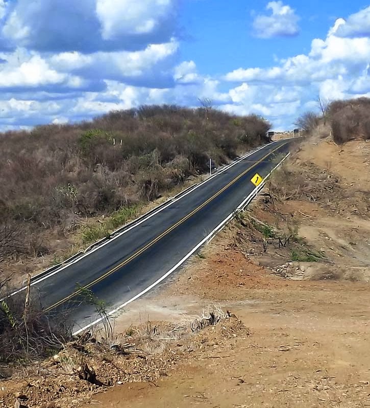 TIRANDO DO ISOLAMENTO: Ricardo inaugurou  estrada Coremas-Piancó na última  terça-feira