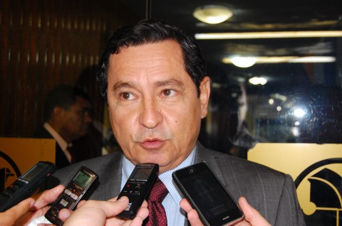 Anísio Maia admite possibilidade de apoiar Ricardo Barbosa para prefeito de Cabedelo
