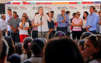 Ricardo inaugura obras e beneficia estudantes e idosos do Curimataú paraibano