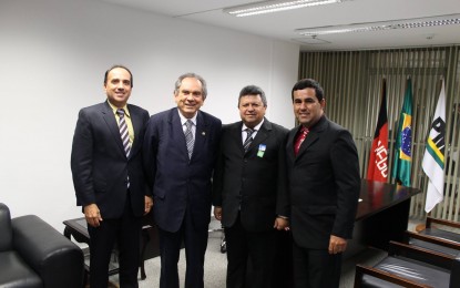 Raimundo Lira recebe prefeitos em seu gabinete e declara apoio às demandas dos municípios