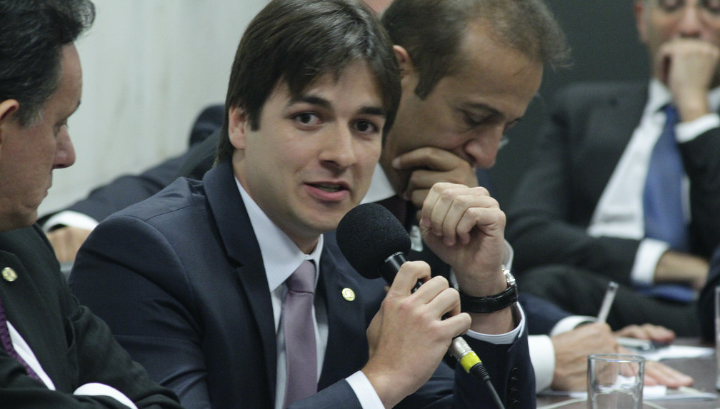 Metido a liberal, Pedro Cunha Lima pede reembolso de mais de R$ 15 mil em combustível à Câmara; percorrendo, em tese, 31.500 km em 8 meses