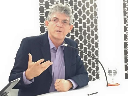 Gov. Ricardo refuta o senador Cássio em defesa de Dilma: “Ele é contraditório e só usa frases de efeito e posições decoradas”