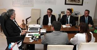 Ricardo recebe representantes de empresa italiana que quer implantar fábrica na Paraíba