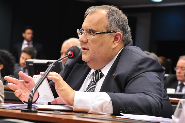 Rômulo Gouveia defende proposta que impede operadoras de interromper contratos