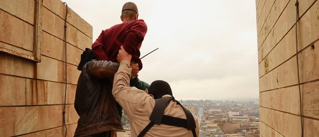 Estado Islâmico finalmente liberam as fotos deles jogando gays de cima de prédios