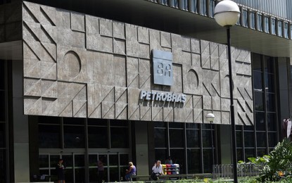 Reunião de conselho da Petrobrás tem divergências sobre afilhado de Renan
