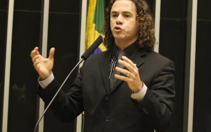 Veneziano defende Cunha e pede equilíbrio: ‘Não há de se precipitar’