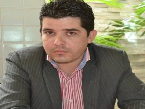 DESEQUILIBRADO: Secretário do Conde, Alisson Campelo, ameaça Jornalista que criticou a prefeita Tatiana
