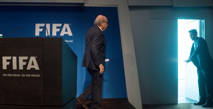 DERROTA DA CORRUPÇÃO: Blatter renuncia e Fifa terá nova eleição