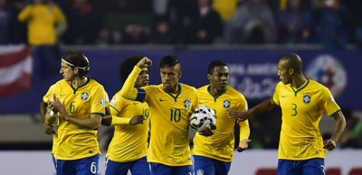 Com gol nos acréscimos, Brasil bate Peru por 2 a 1 na estreia