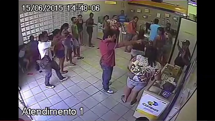 VÍDEO: Assaltantes rendem vigilante e fazem a festa nos Correios de Juarez Távora