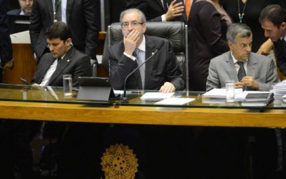 NA SURDINA: Deputados aprovam isenção fiscal para igrejas