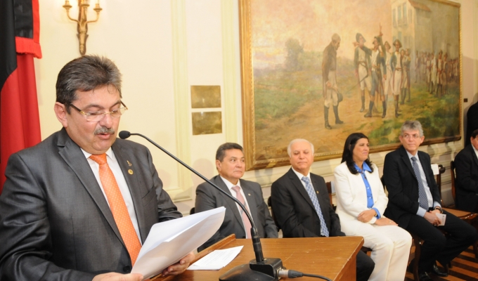 Governador em exercício, Adriano Galdino, visita obras em Campina Grande