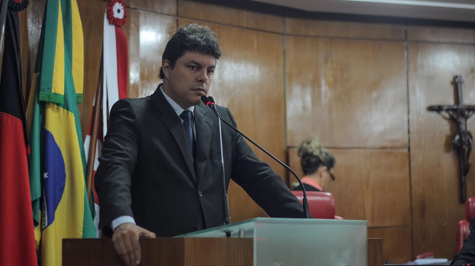 Após anúncio de reajuste, oposição questiona valores pagos aos servidores de João Pessoa