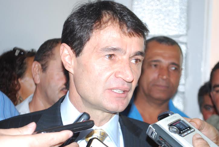 PREOCUPADO COM ESCÂNDALOS: Romero Rodrigues reúne secretários nesta segunda-feira