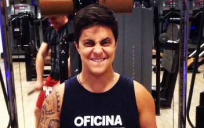 Thammy Miranda se irrita com comentário preconceituoso contra fã clube
