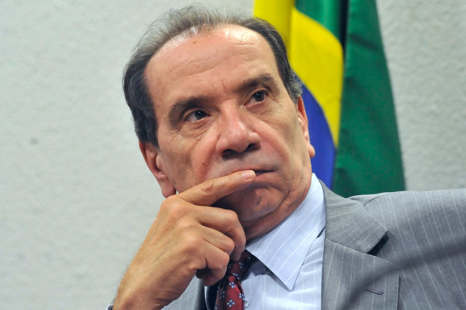Dilma não é Collor, diz Aloysio Nunes