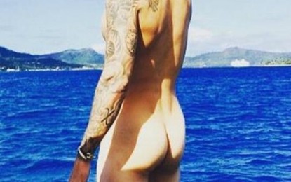 Justin Bieber publica foto pelado em rede social e faz sucesso