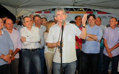 Ricardo inaugura Estrada do Amor e entrega ginásio no aniversário de Cajazeiras