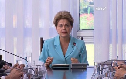 Dilma diz que aguenta ameaças e que democracia é respeito ao voto popular