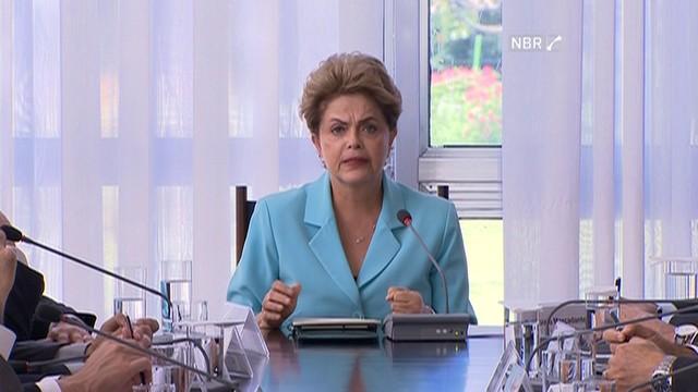 Dilma diz que aguenta ameaças e que democracia é respeito ao voto popular