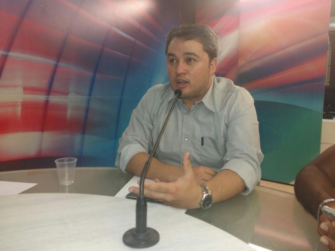 ÁUDIO: Efraim Filho diz que DEM está ‘vinculado’ ao PSB para definir candidatura em JP; ‘não fica com PT’