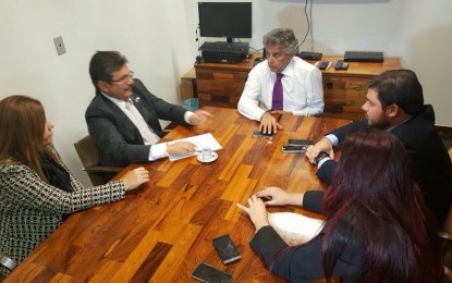 Em Brasília: Adriano Galdino discute interiorização da TV Assembleia da Paraíba