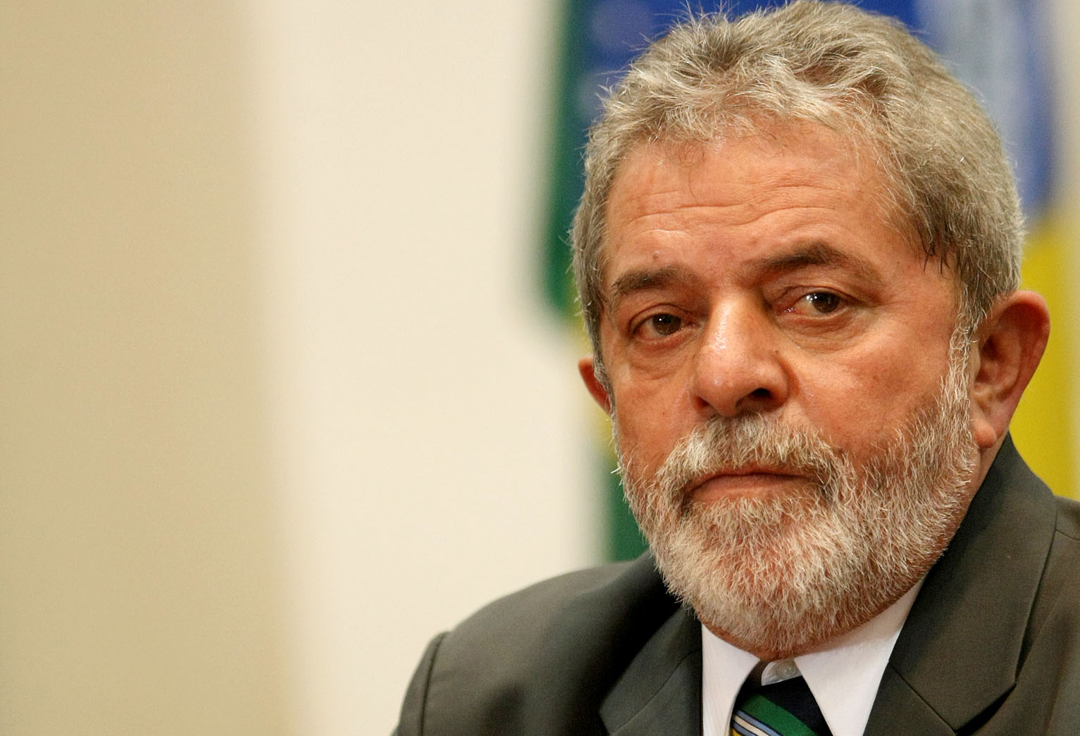 VEJA VÍDEO: Lula vai à TV contra golpismo tucano