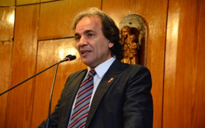 Petista diz que parlamentar socialista criou polêmica sobre honraria para Ricardo Coutinho