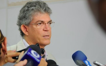 AGORA OFICIAL: Ricardo Coutinho edita MP suspendendo reajuste de servidores na Paraíba